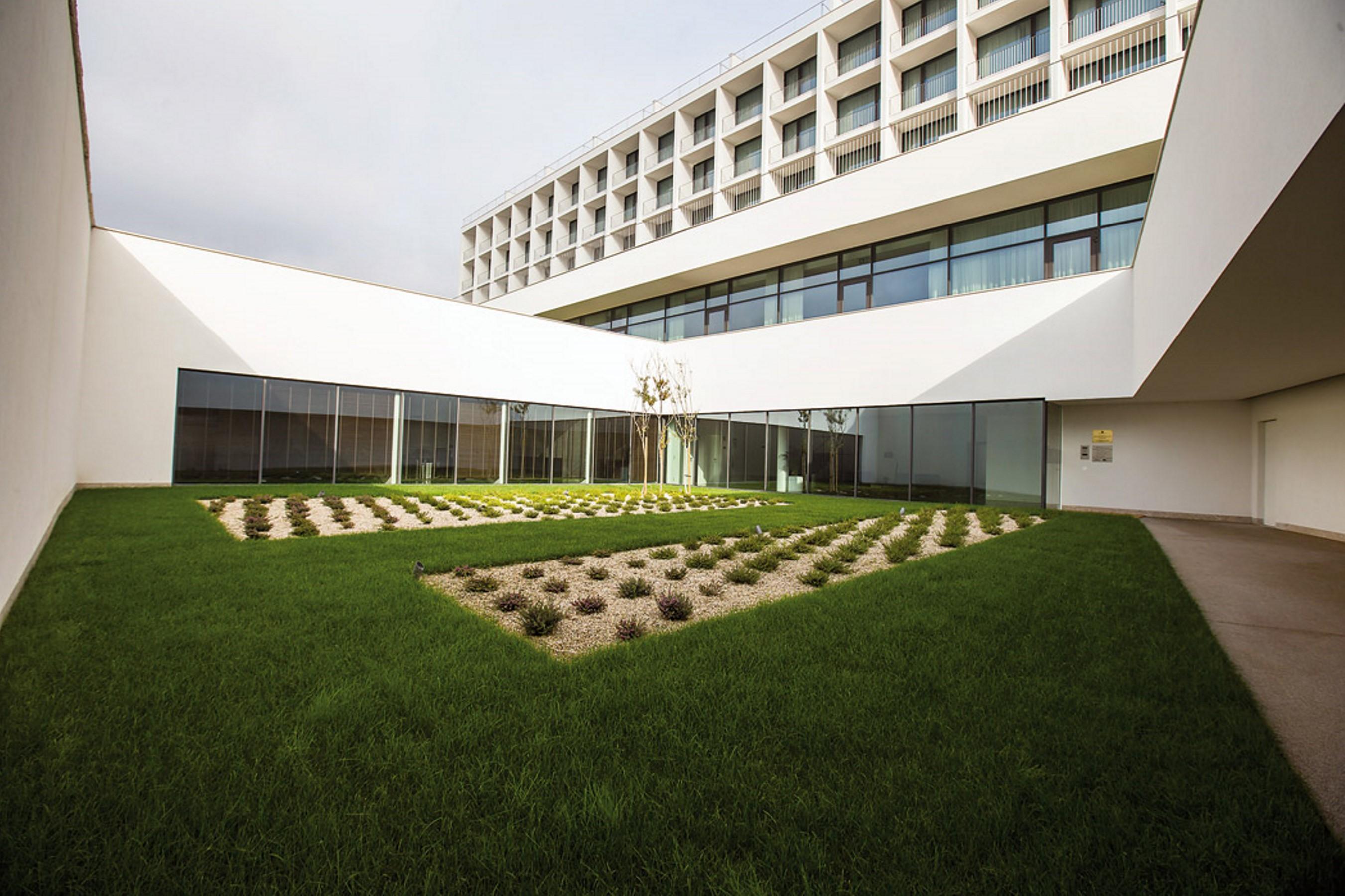 Douro Royal Valley Hotel & Spa Ribadouro Exteriér fotografie The new building of the University of Novi Sad
