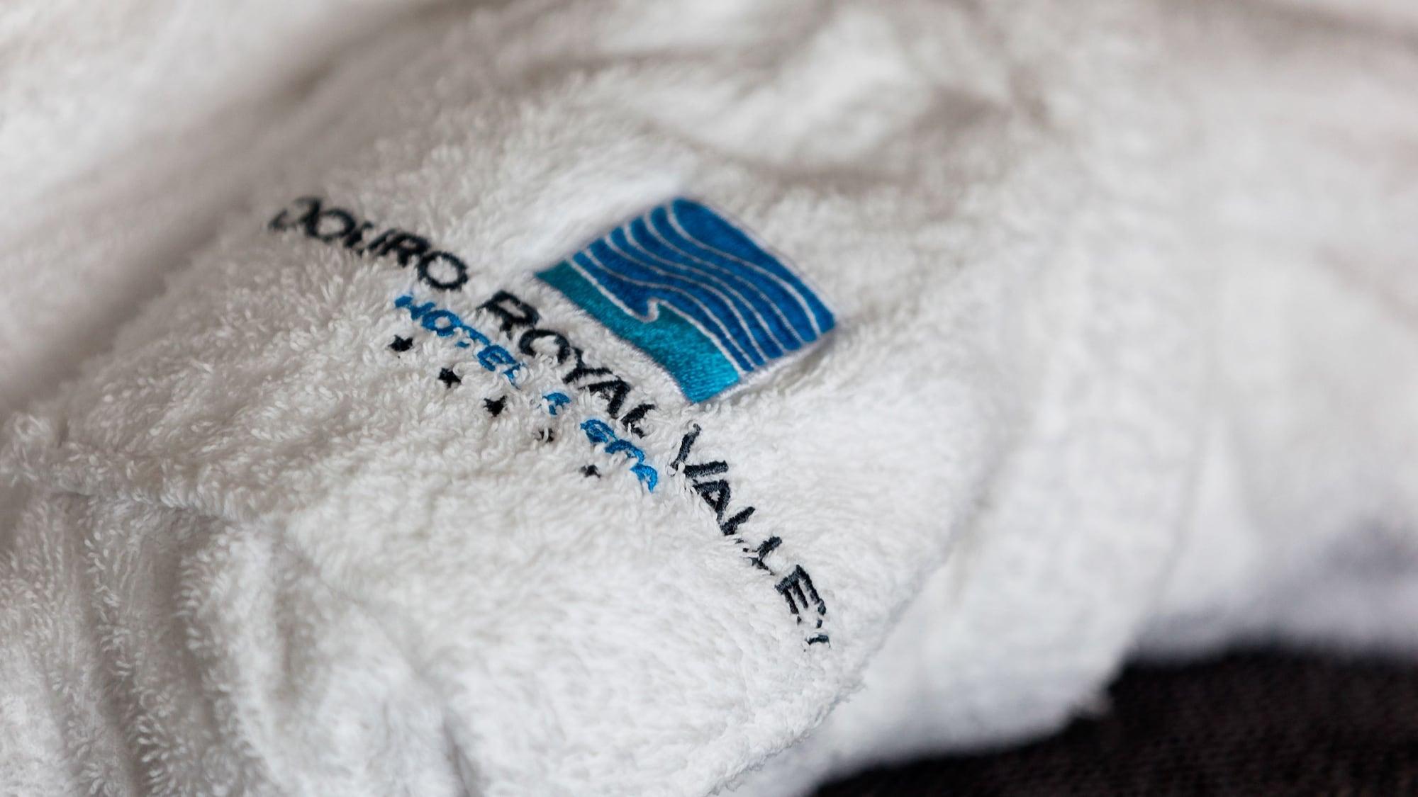 Douro Royal Valley Hotel & Spa Ribadouro Exteriér fotografie A towel with the hotel's logo